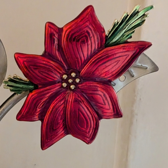 Vintage Danecraft Enamel Poinsettia Brooch - Picture 3 of 11